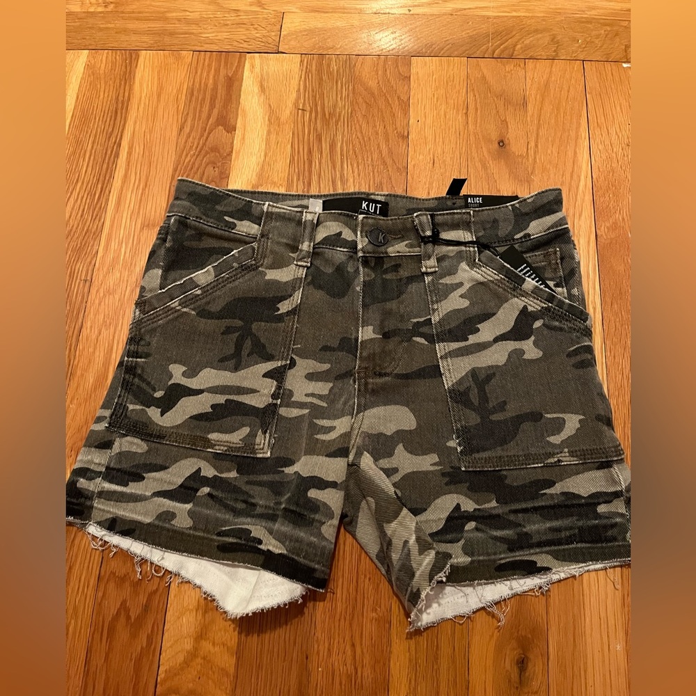 NWT Kut from the Kloth Alice Short